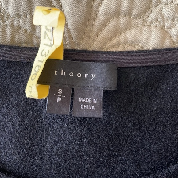 Top by Theory in size small - Picture 3 of 4